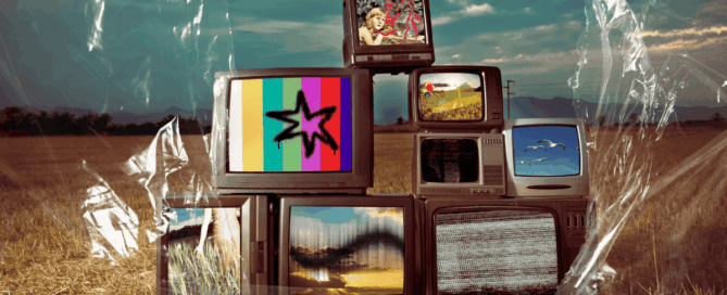 Téléviseurs dans un champ